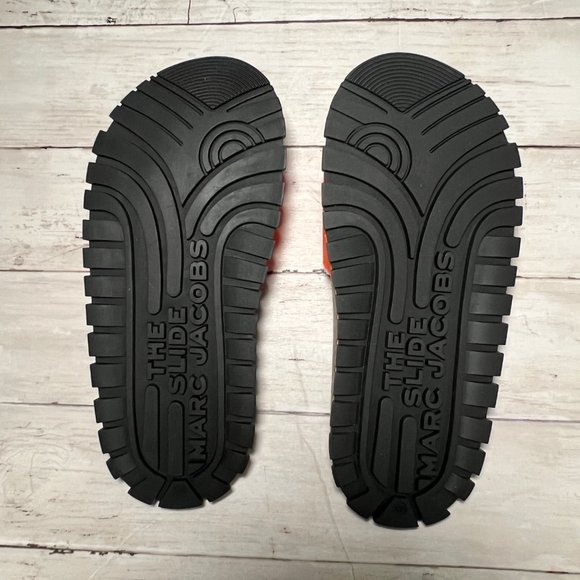 MARC JACOBS Dragon Fire 'The Slide' Logo Print Ridged Flat Sandals Slides Shoes - Picture 6 of 9